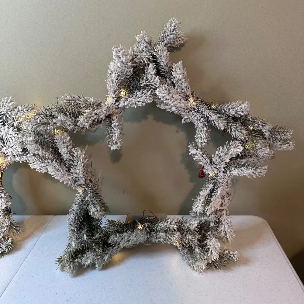Set Of 2 Star-Shaped Flocked Christmas Wreaths With Battery Powered White Lights